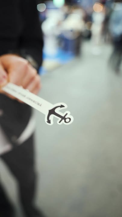 Šogad “Skola 2026” gaisā virmo panākumu aromāts. To sauc “Eau de Kapteinis” . Jānis…